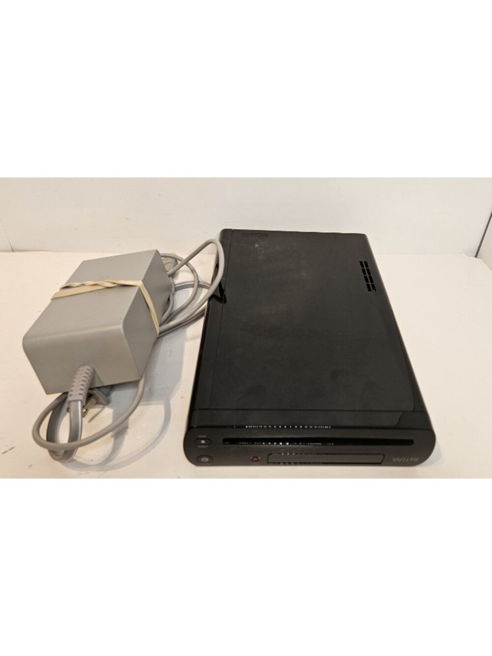 Nintendo Wii U Gaming System 32GB Console Only FOR PARTS / REPAIR 160-1400 ERROR